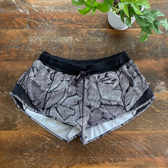 lululemon athletica Pants - Lululemon Hotty Hot Short